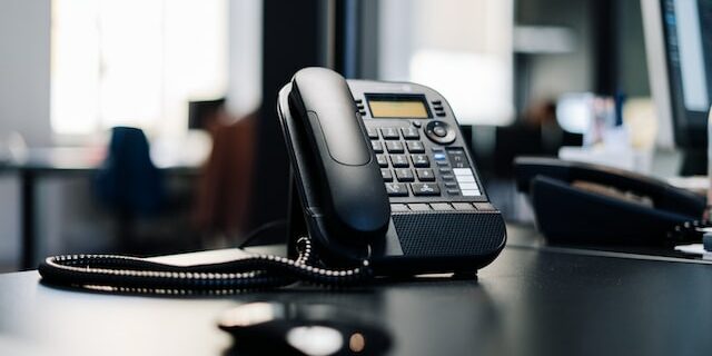 julian-hochgesang-phonecall-unsplash